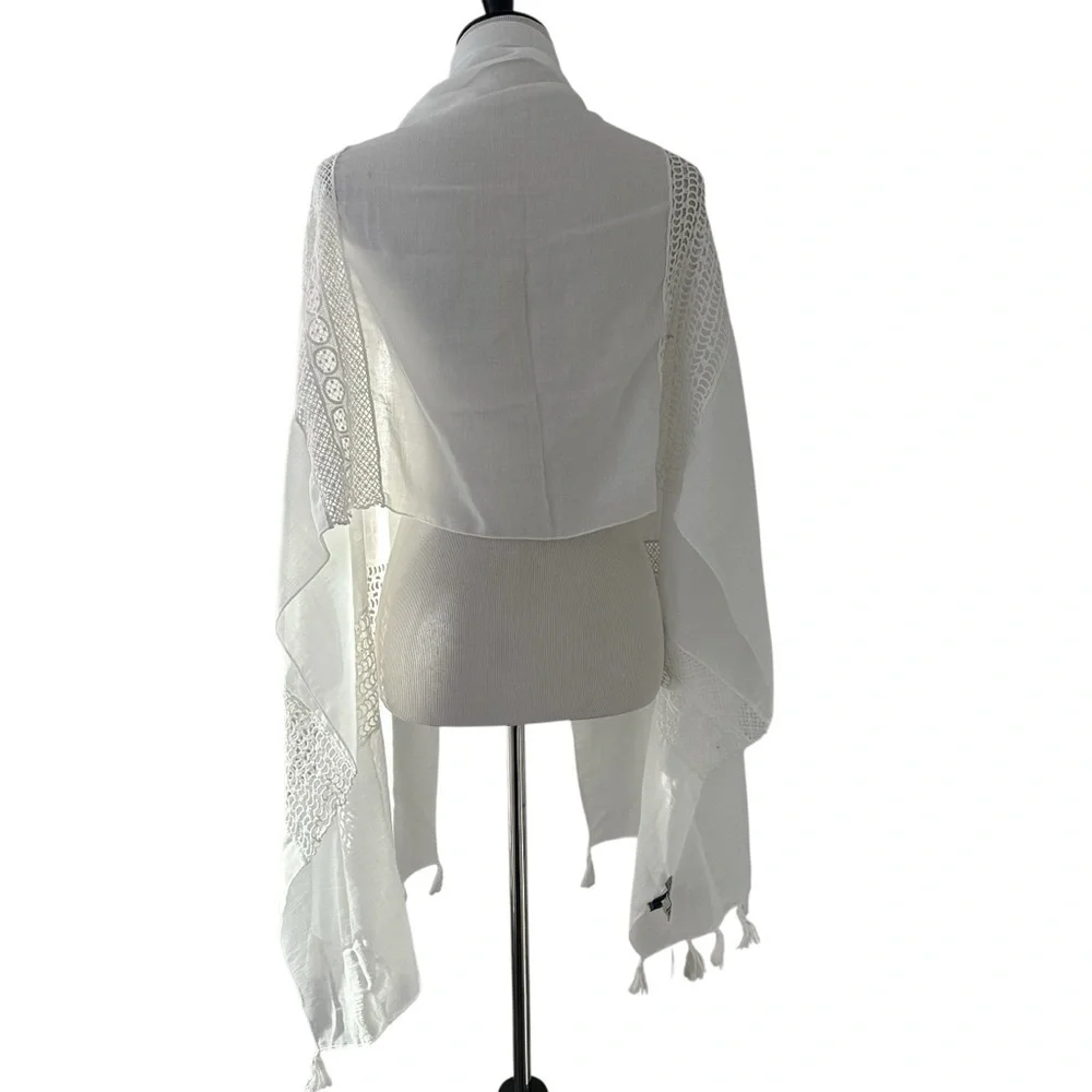 G.H. Bass & Co. chic white